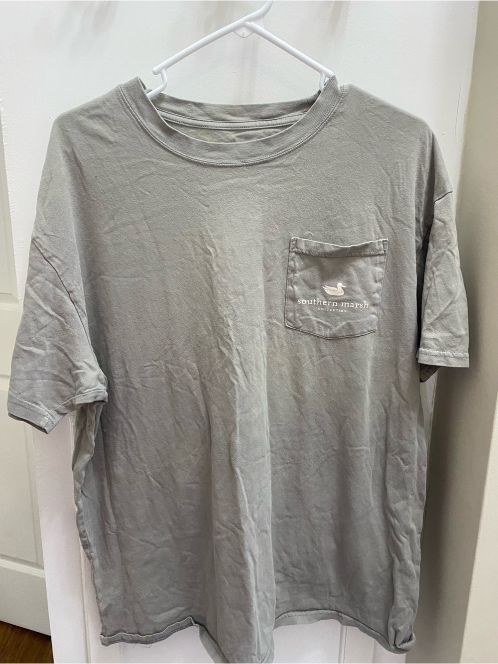 Southern Marsh Men's Short-Sleeve Pocket Tee — Light Sage Gray
